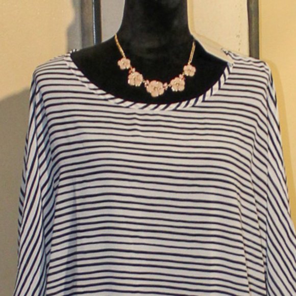 Women Blouse - Picture 2 of 8